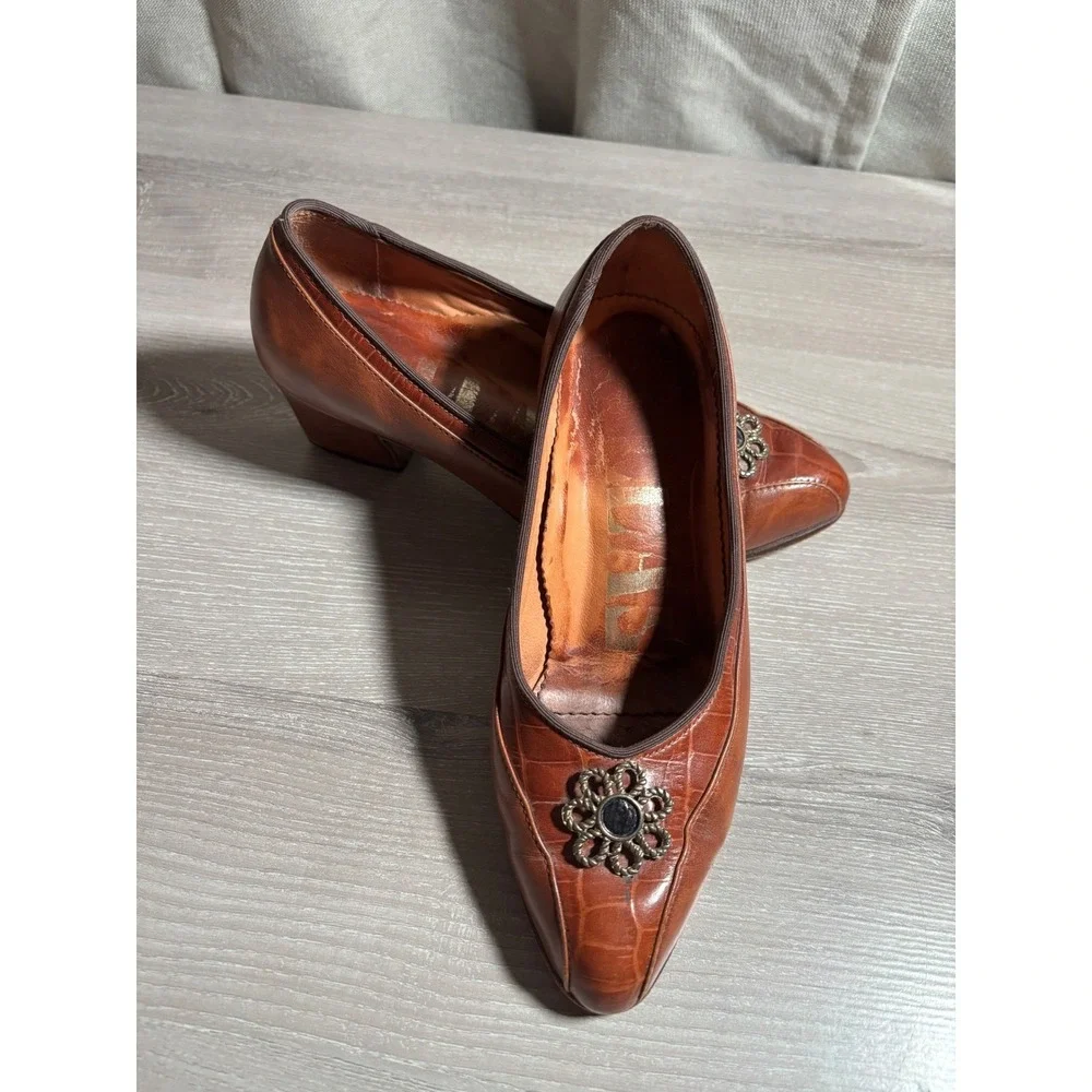 Elias Vintage Size 6 Brown Leather Croc Embossed Medallion Block Heel Pumps boho